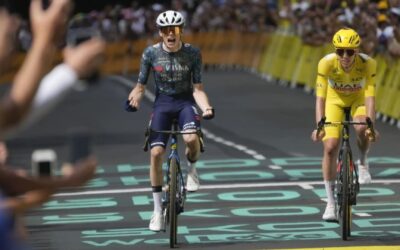 Vingegaard supera a Pogacar en el sprint para ganar la brutal 11ma etapa del Tour de France