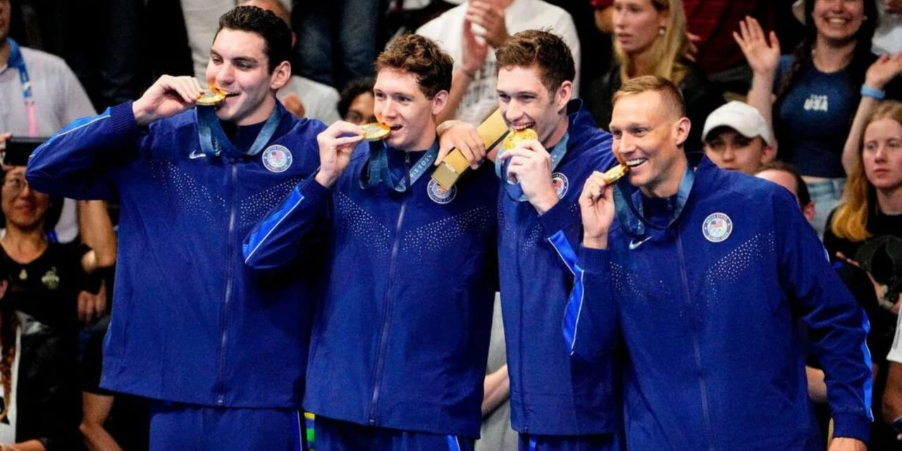 Estados Unidos consigue su primera medalla de oro en París con el relevo masculino en natación