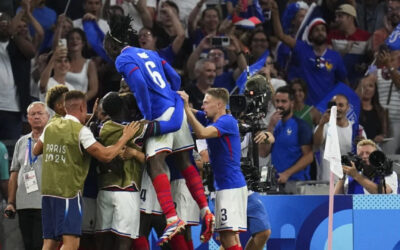 Francia somete 3-0 a EEUU y Marruecos supera a Argentina en alocado arranque de fútbol olímpico