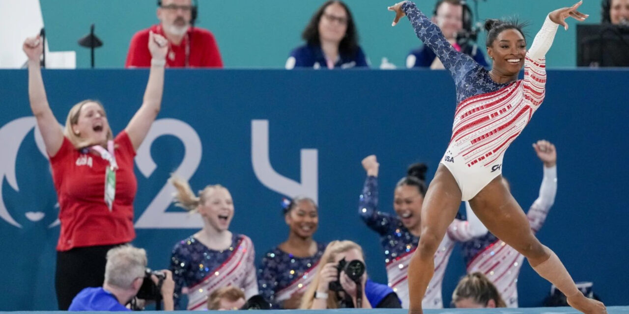 Simone Biles y EEUU se redimen con oro olímpico en la gimnasia