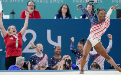 Simone Biles y EEUU se redimen con oro olímpico en la gimnasia