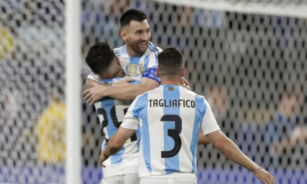 Argentina se instala en final de la Copa América al vencer 2-0 a Canadá. Messi llega a 109 goles