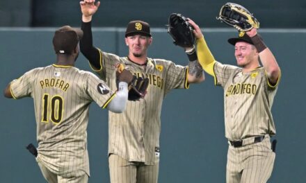 Luis Arraez y Jurickson Profar pegan jonrones consecutivos y los Padres derrotan a los Nats 4-0