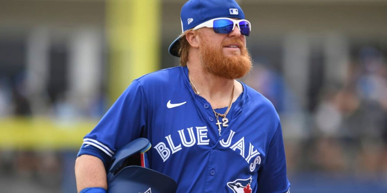 Justin Turner pasa a Marineros a cambio de un prospecto