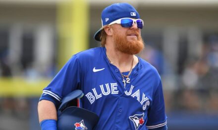 Justin Turner pasa a Marineros a cambio de un prospecto