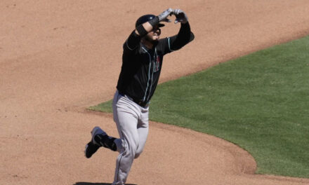 Eugenio Suárez batea jonrón, doble y produce 5 en victoria 9-1 de Diamondbacks ante Padres