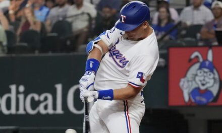 Lowe sacude un par de jonrones y Rangers cortan racha de 11 derrotas ante Padres