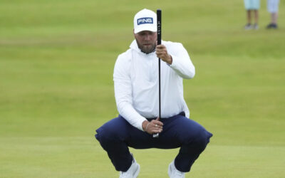 Dan Brown logra birdies en la recta final y lidera el Abierto Británico por un golpe