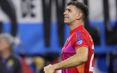 ‘Dibu’ salva a Argentina en penales ante Ecuador y la coloca en cuartos de Copa América
