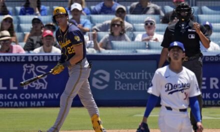 Yelich y Perkins impulsan a los Cerveceros a evitar barrida con una victoria de 9-2 sobre Dodgers