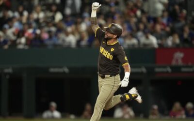 Peralta consigue su 1er jonrón de la campaña, en triunfo de Padres sobre Rangers