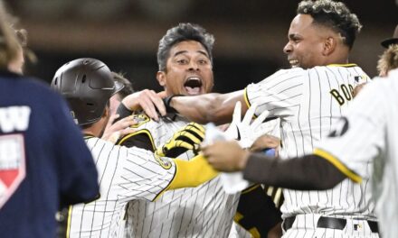 Solano pega sencillo ganador en el décimo y los Padres vencen a Dodgers 6-5