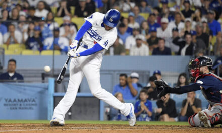 Dodgers remontan y vencen a Boston con grand slam de Freeman