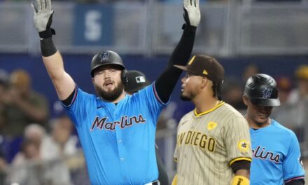 Burger jonronea por tercer juego seguido, Marlins ganan 7-6 y frenan racha de Padres