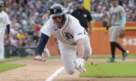 Torkelson pega doble y triple en su retorno a las Grandes Ligas y Tigres vencen 4-0 a Yankees