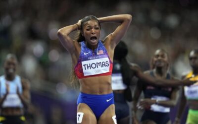 Gabby Thomas corre hacia la medalla de oro de los 200 metros para Estados Unidos