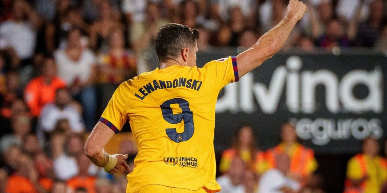 Barça remonta para vencer 2-1 al Valencia con doblete de Lewandowski