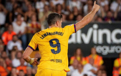 Barça remonta para vencer 2-1 al Valencia con doblete de Lewandowski