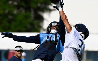 Hopkins podría quedar fuera de 4 a 6 semanas con los Titans por lesión de rodilla