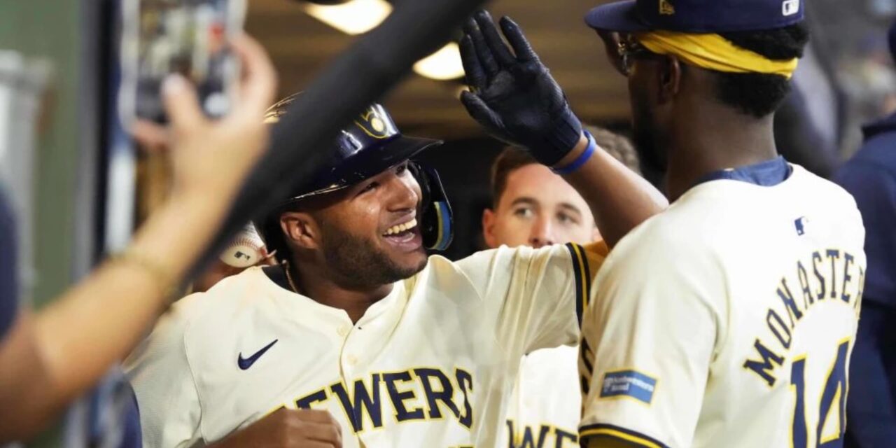 Brewers remontan en la octava para vencer 6-4 a Dodgers