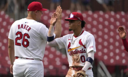 Winn y Gray llevan a victoria a Cardenales 4-1 sobre Padres para dividir la serie