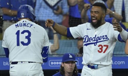 Heyward conecta HR de 3 carreras en octava y Dodgers remontan para vencer 6-3 a Marineros