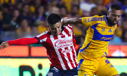 Tigres rescata empate contra Chivas