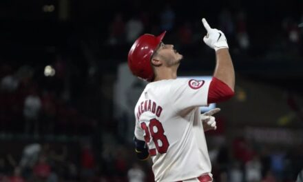 Arenado pega sencillo en la 9na y Cardenales superan 4-3 a Padres