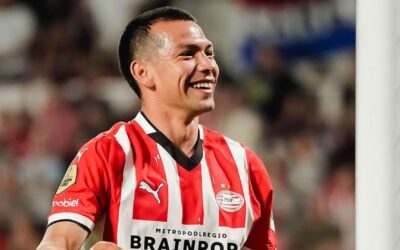 Lozano anota doblete en la primera victoria del PSV en la temporada