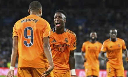 Con penales de Vinícius y Mbappé, Real Madrid vence 2-0 a la Real Sociedad