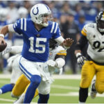 Flacco releva al lesionado Richardson y Colts superan 27-24 a los Steelers