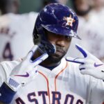 Heyward y Singleton brillan para que Astros eviten barrida al vencer 6-3 a A’s