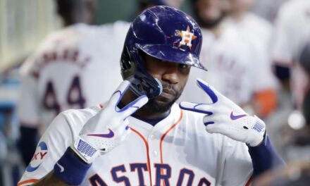 Heyward y Singleton brillan para que Astros eviten barrida al vencer 6-3 a A’s