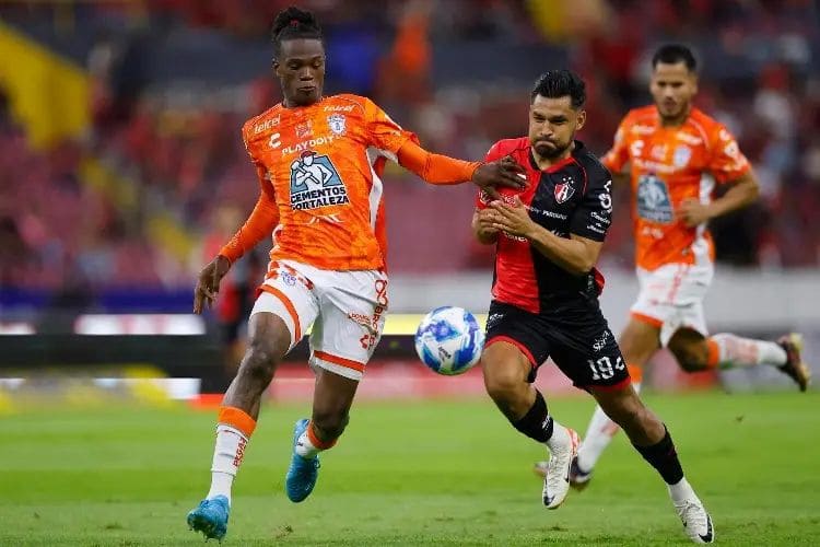 Atlas se impone a Pachuca