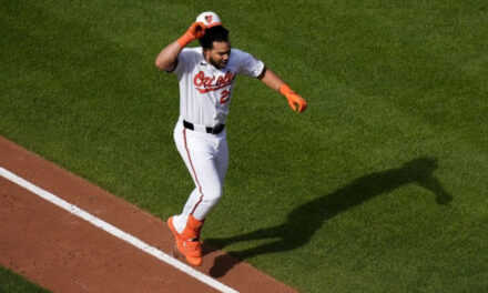 Jonrón de Santander le da la victoria 5-3 a Orioles ante Gigantes