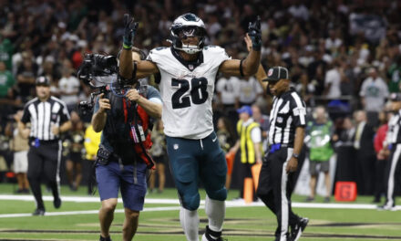 Dos anotaciones de Saquon Barkley en el cuarto periodo llevan a Eagles a vencer 15-12 a Saints