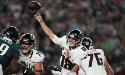 Con una impecable jugada de último minuto de Cousins, Falcons vencen 22-21 a Eagles