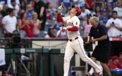 Con jonrón de Moniak, Angelinos aplastan 10-1 a Dodgers, líderes de las Grandes Ligas
