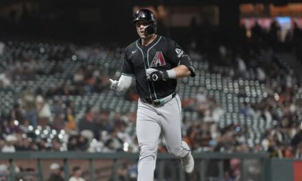 Grichuk aporta 2 jonrones a victoria de Diamondbacks, 8-7 sobre Gigantes