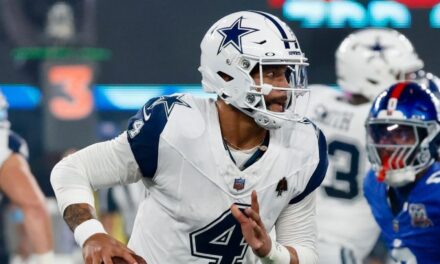 Prescott lanza 2 pases de touchdown y Cowboys vencen a Giants por 7mo encuentro seguido