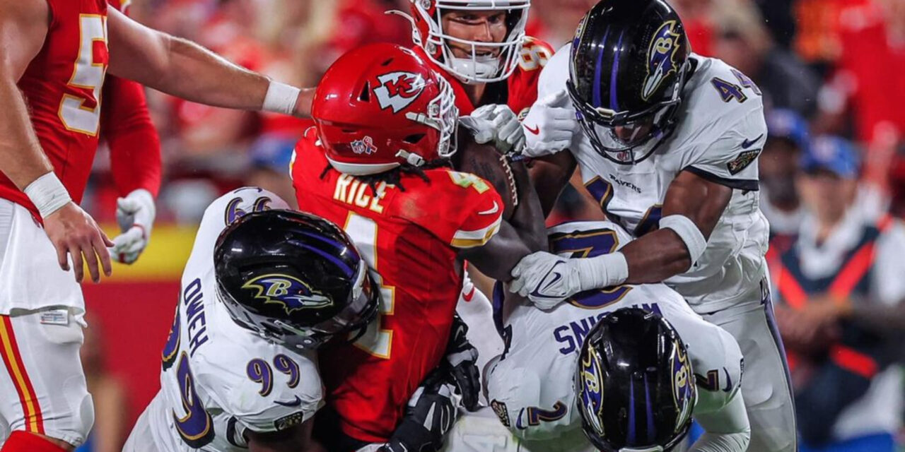 Chiefs superan 27-20 a Ravens, gracias a repetición, que invalida touchdown agónico