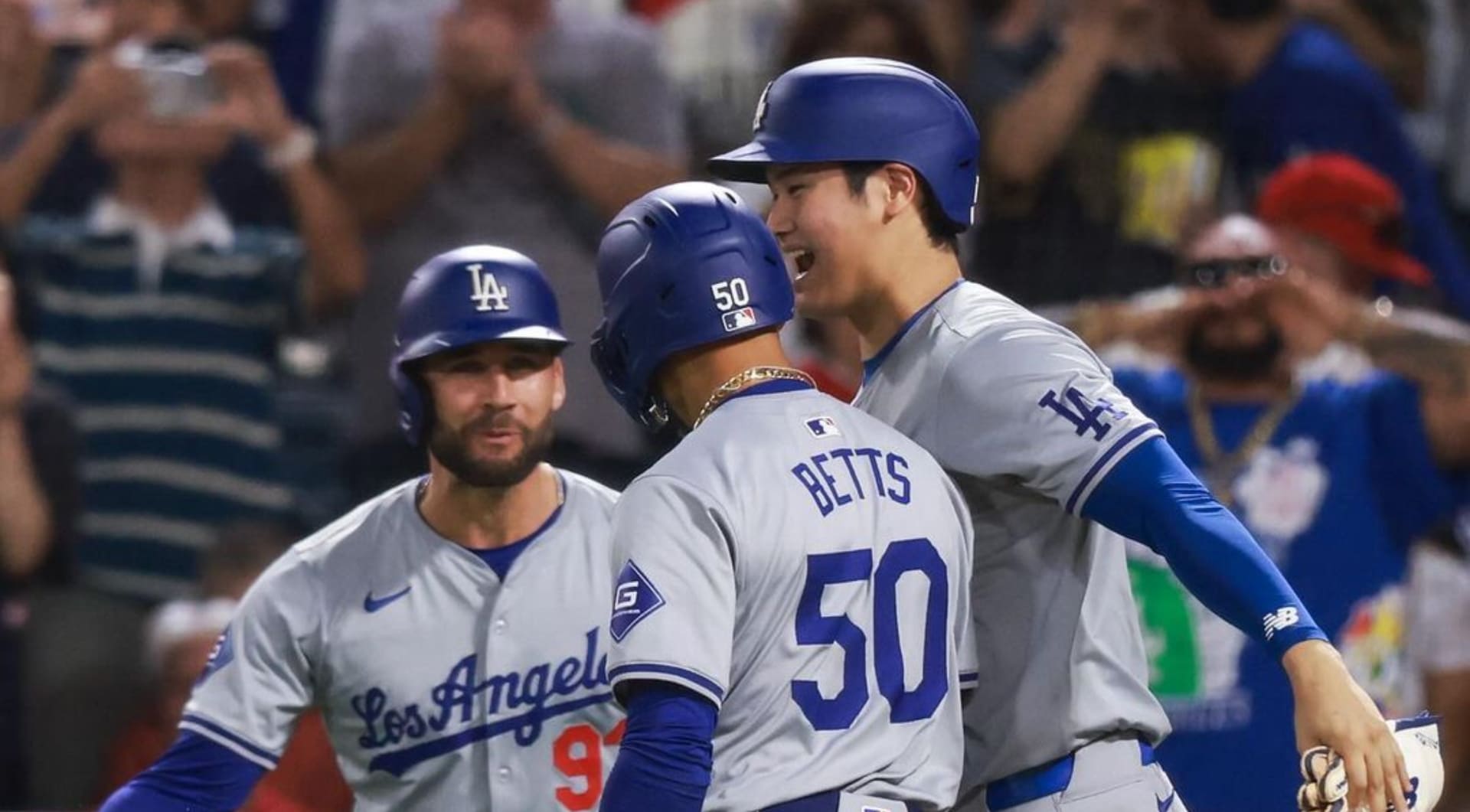 Ohtani regresa a Anaheim con triple productor en victoria de Dodgers 6-2 sobre Angelinos