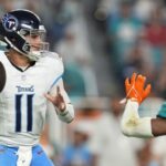 Rudolph suple a Levis y lidera triunfo de Titans 31-12 ante Dolphins