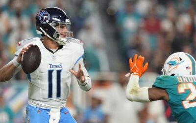 Rudolph suple a Levis y lidera triunfo de Titans 31-12 ante Dolphins