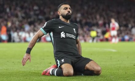 Liverpool rescata empate en visita a Arsenal. Man United tropieza otra vez