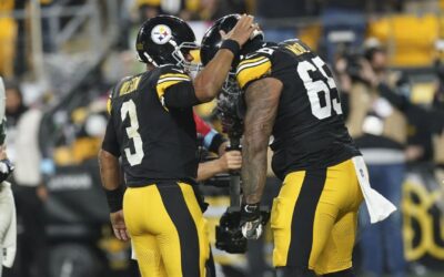 Wilson lanza dos pases de TD y corre para otro en su debut con Steelers, que apalean 37-15 a Jets