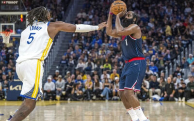 Clippers vencen 112-104 a los Warriors, que pierden por lesión a Stephen Curry