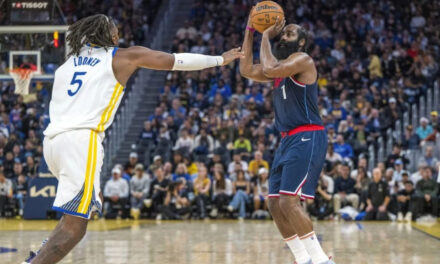 Clippers vencen 112-104 a los Warriors, que pierden por lesión a Stephen Curry