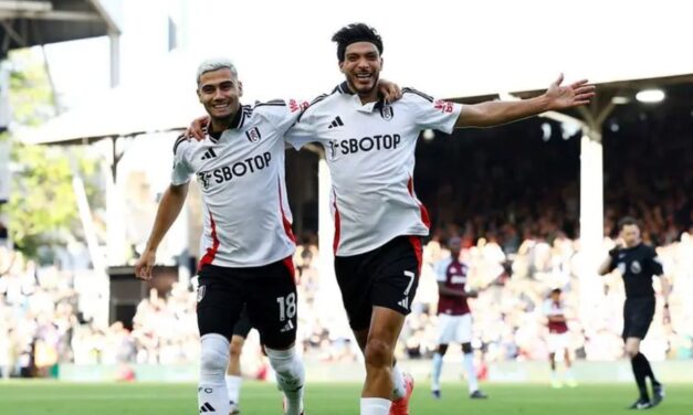 Raúl Jiménez sigue explosivo; marcó gol al minuto 5 en la derrota de su equipo por 1-3 frente al Aston Villa