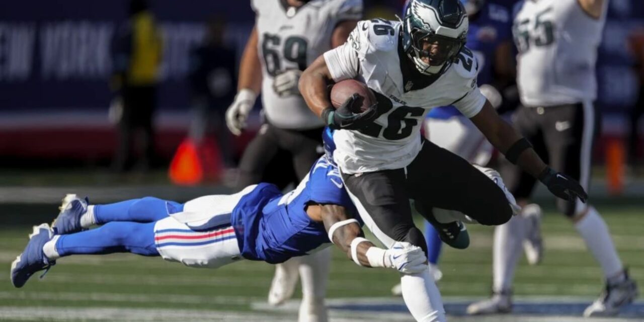 Barkley corre 176 yardas con un TD en un memorable regreso a NY con Eagles, que vencen 28-3 a Giants